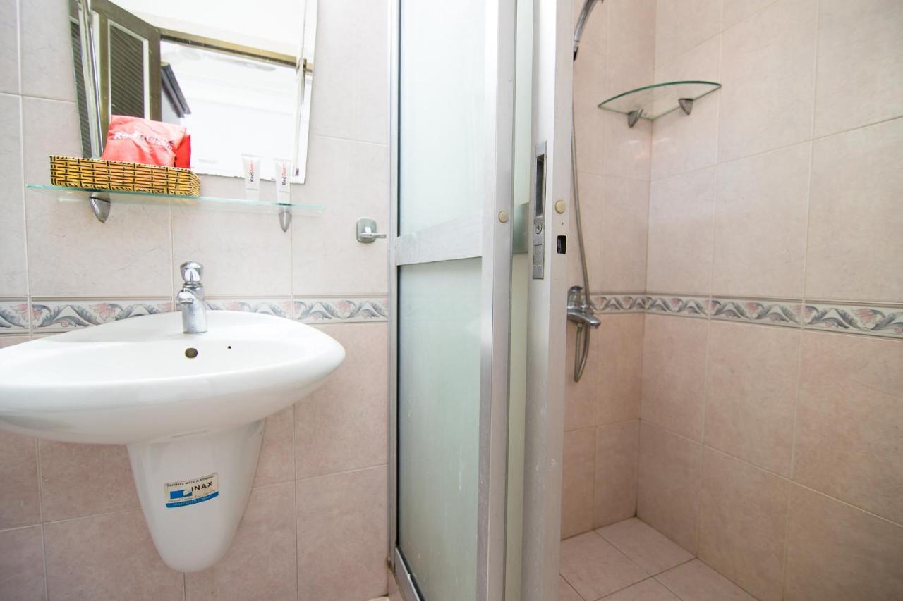 Отель Reddoorz Near Pico Plaza Cong Hoa Хошимин Экстерьер фото