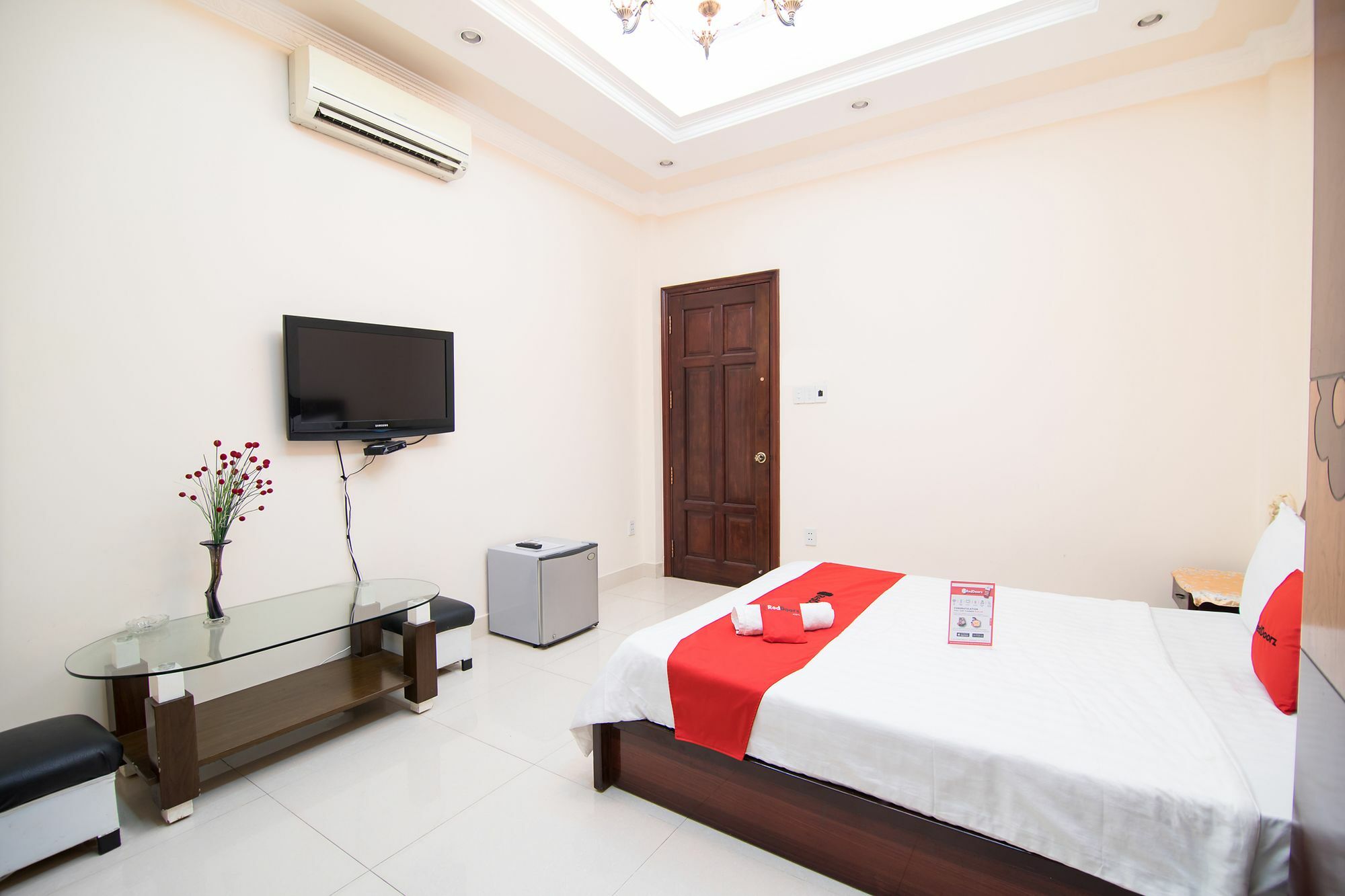Отель Reddoorz Near Pico Plaza Cong Hoa Хошимин Экстерьер фото