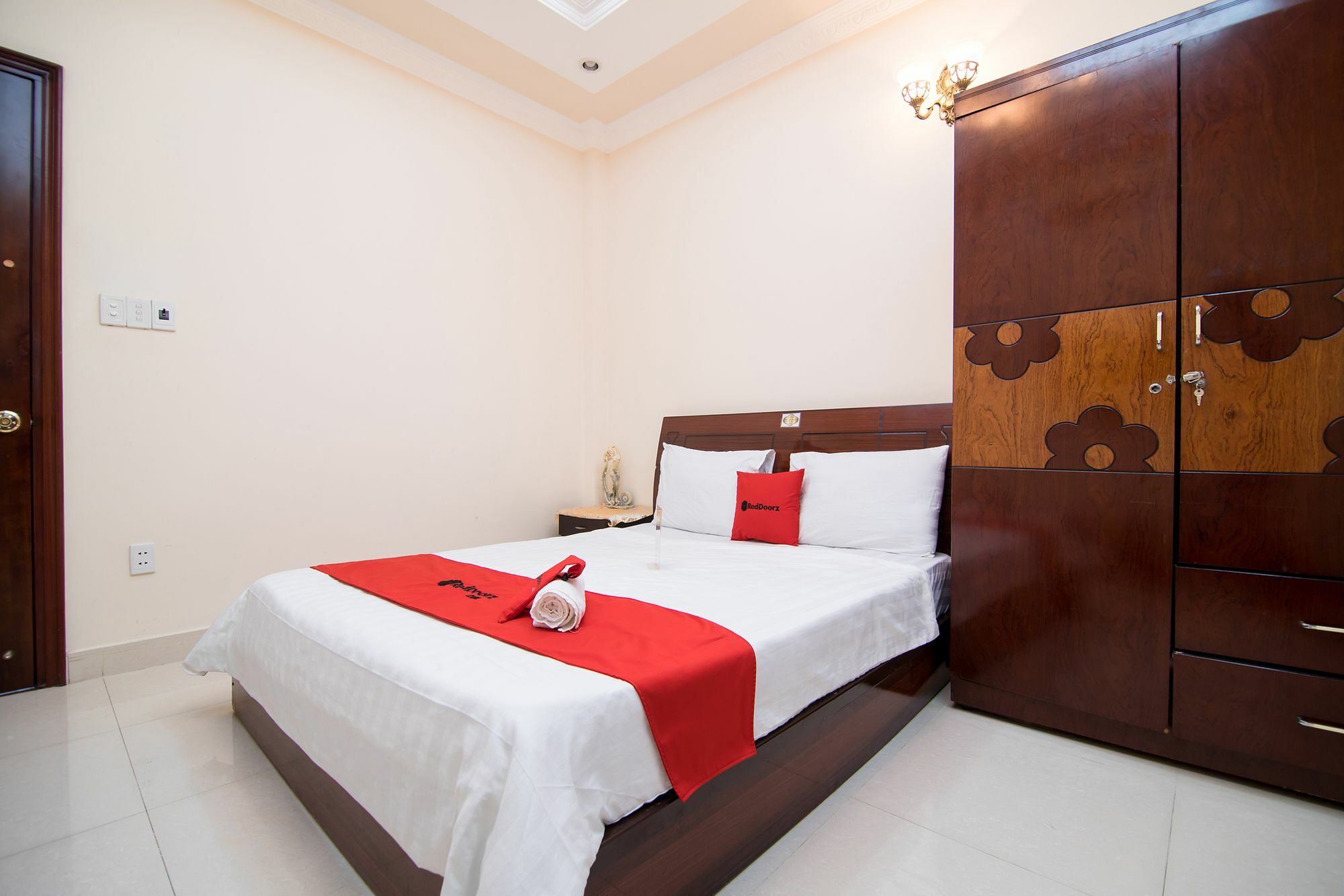 Отель Reddoorz Near Pico Plaza Cong Hoa Хошимин Экстерьер фото