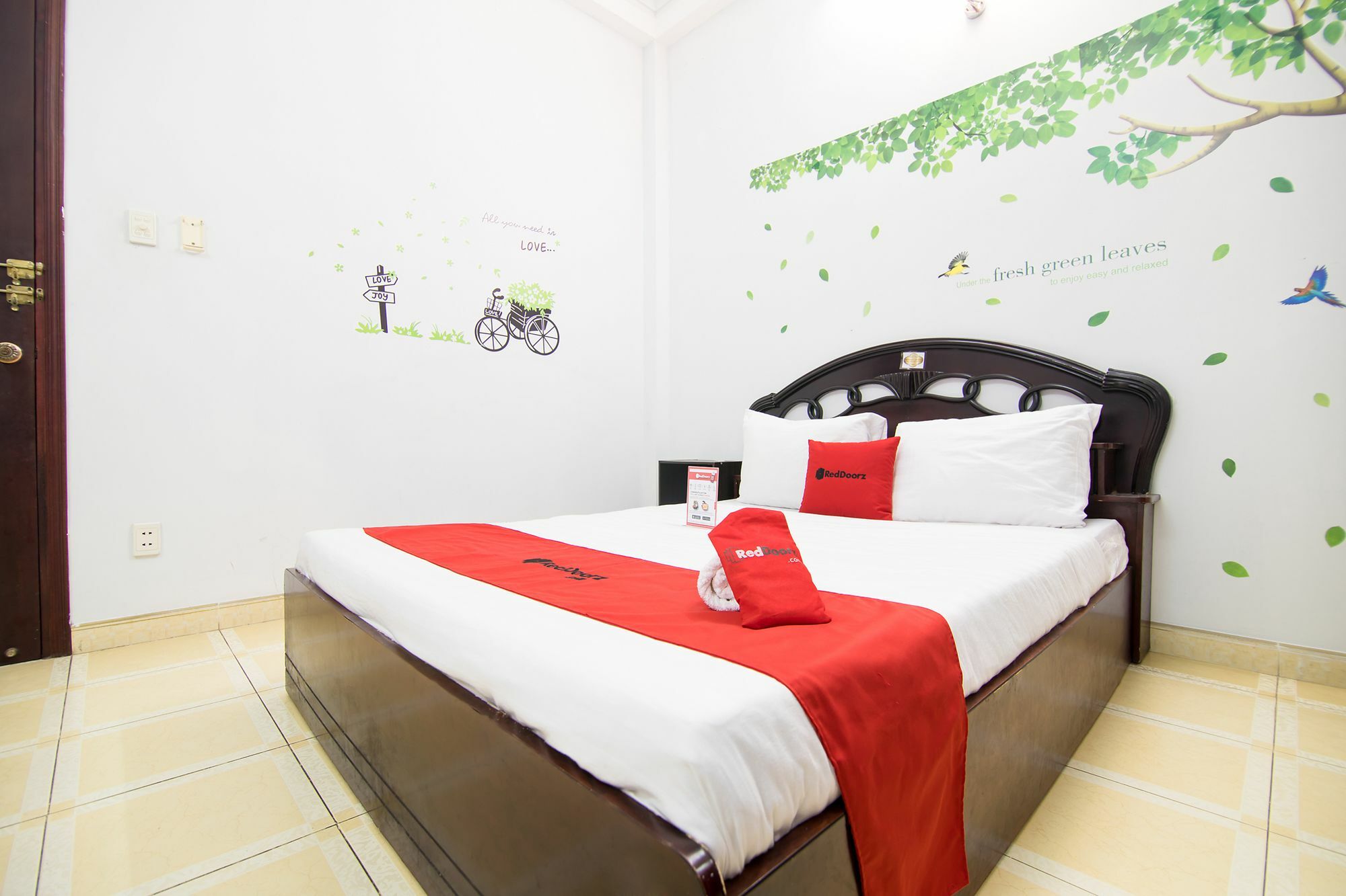 Отель Reddoorz Near Pico Plaza Cong Hoa Хошимин Экстерьер фото