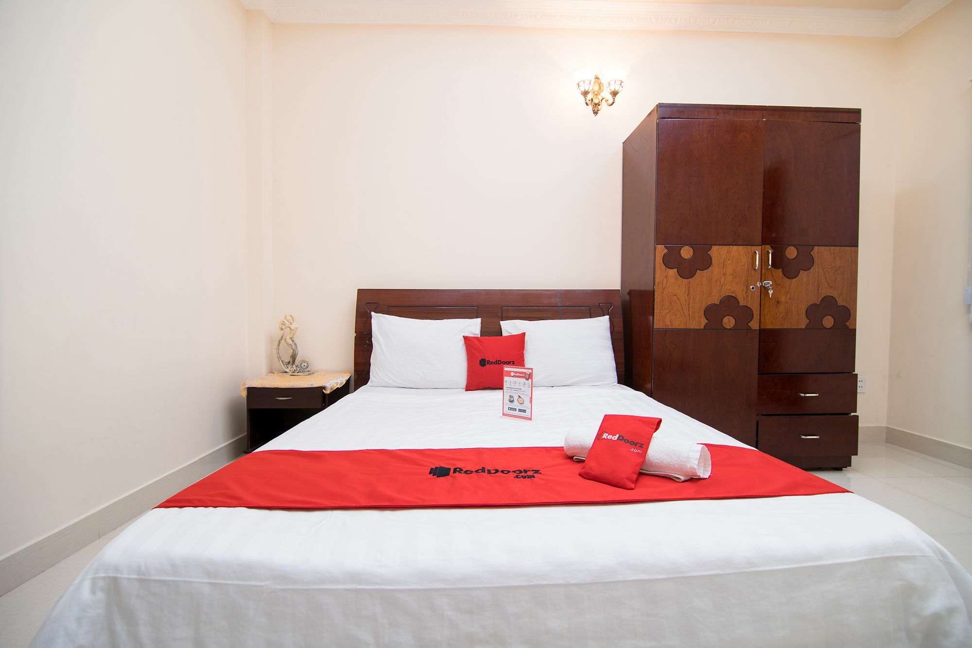Отель Reddoorz Near Pico Plaza Cong Hoa Хошимин Экстерьер фото