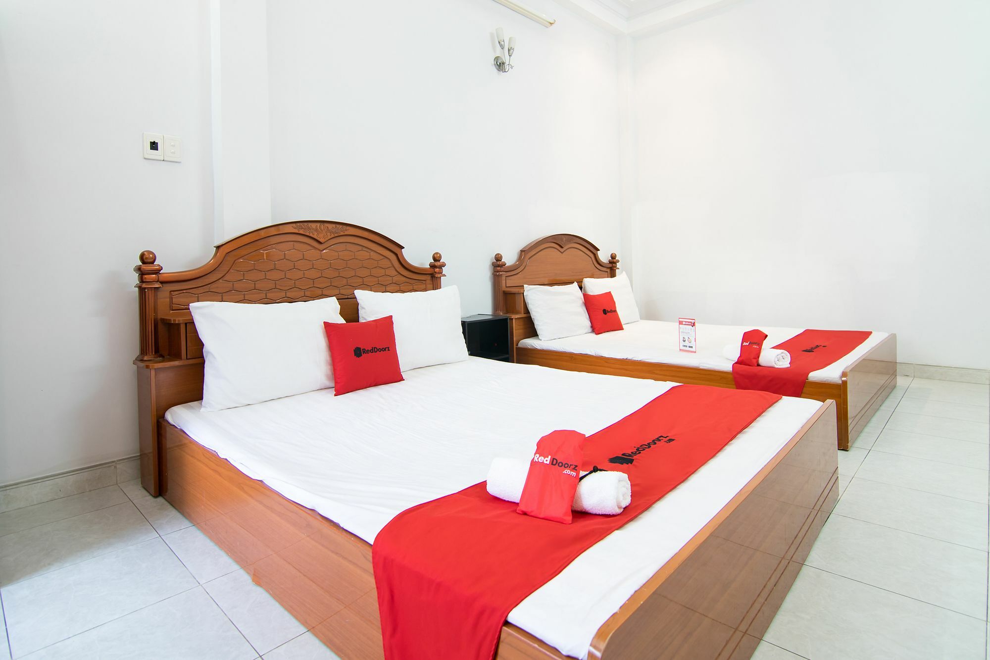 Отель Reddoorz Near Pico Plaza Cong Hoa Хошимин Экстерьер фото