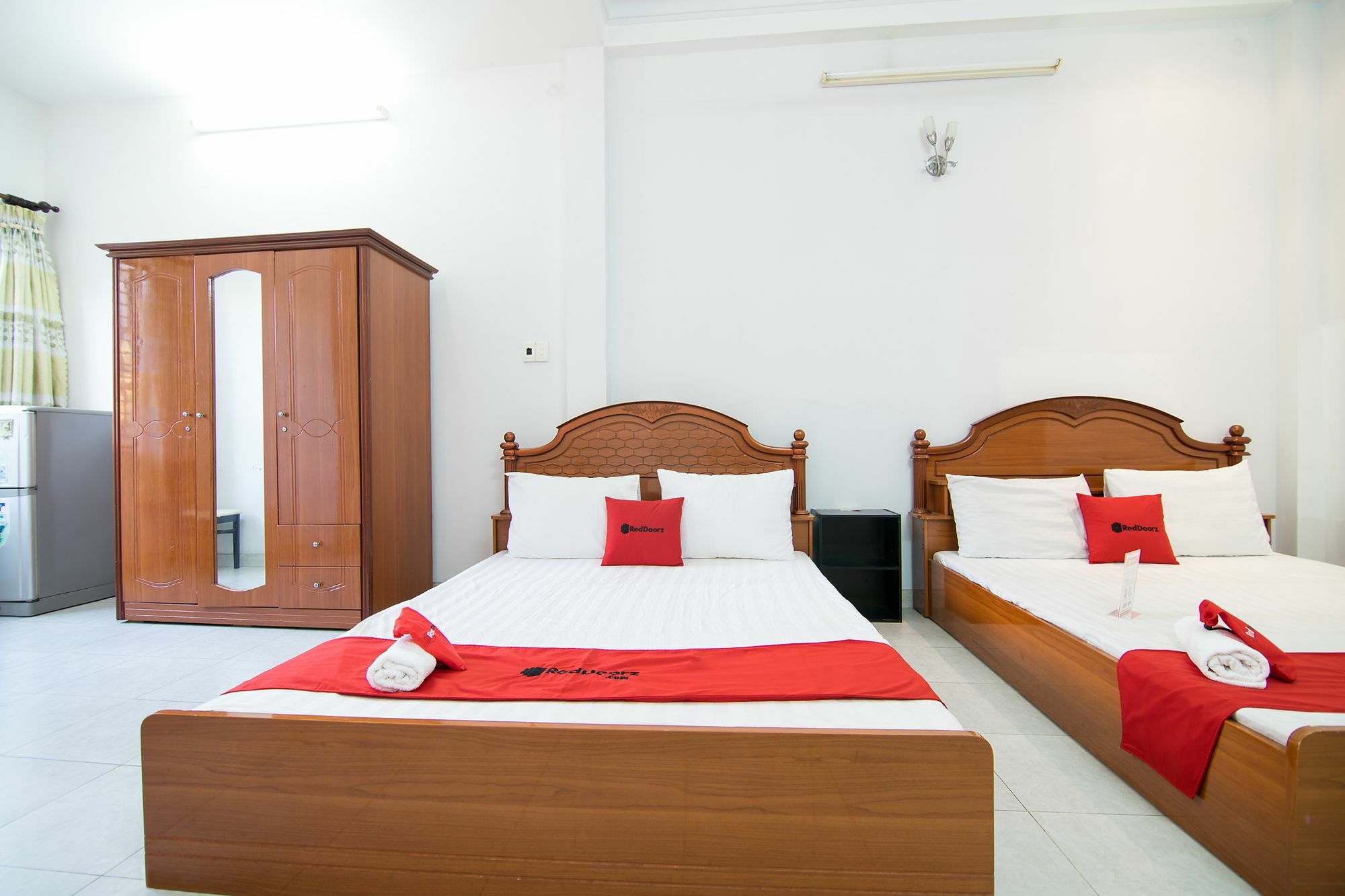 Отель Reddoorz Near Pico Plaza Cong Hoa Хошимин Экстерьер фото