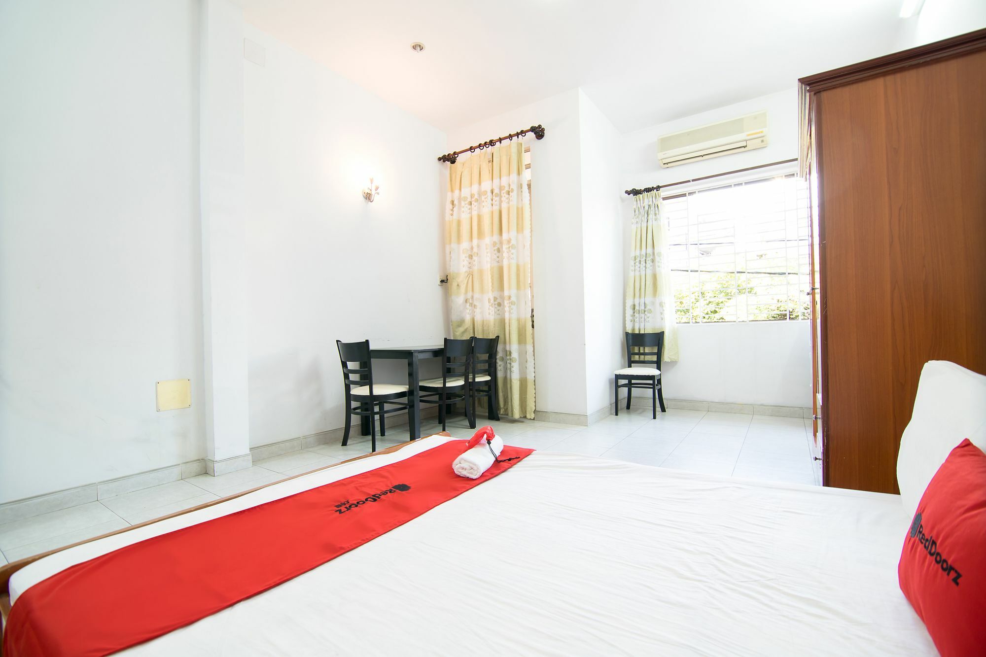 Отель Reddoorz Near Pico Plaza Cong Hoa Хошимин Экстерьер фото