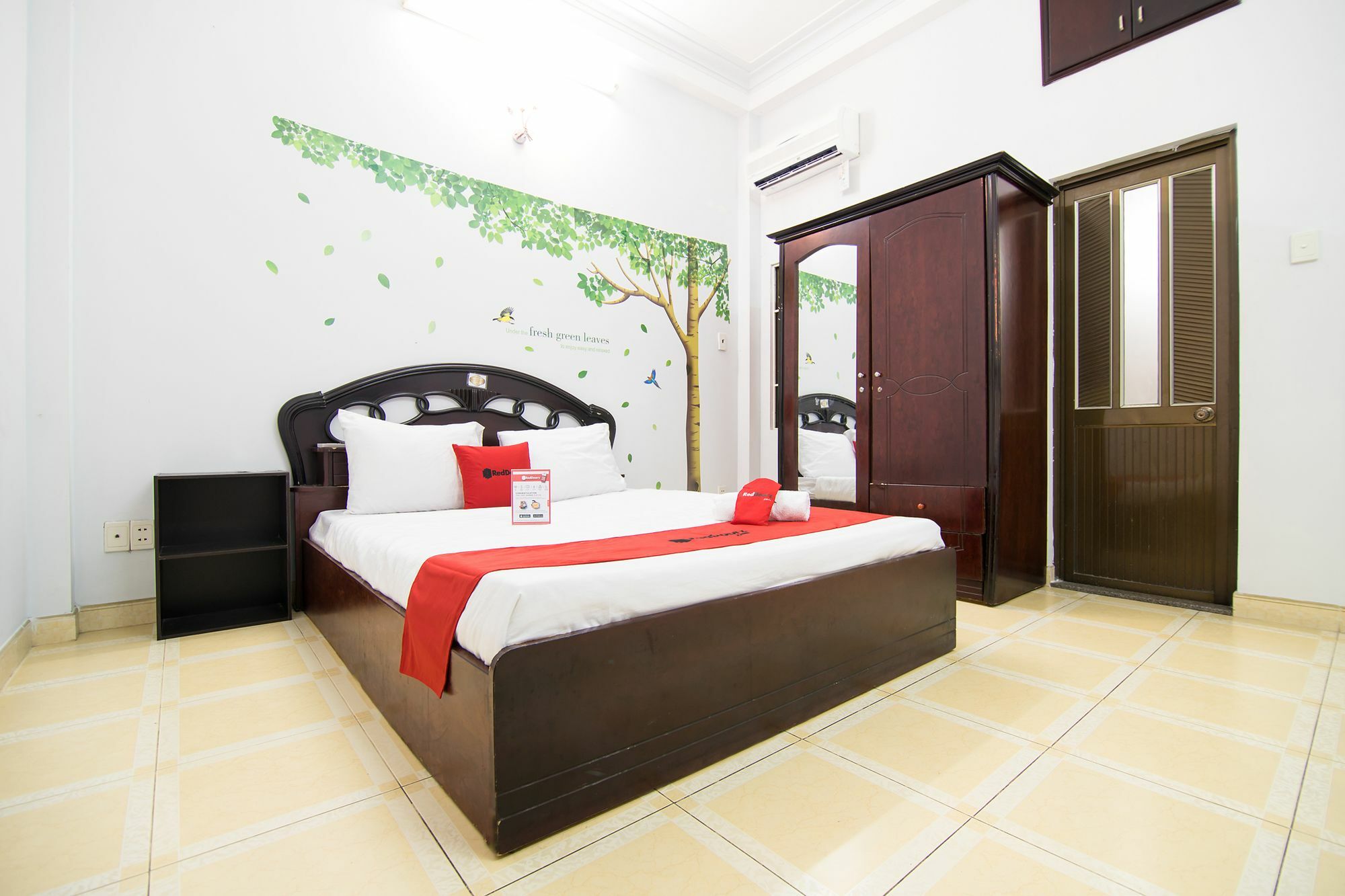 Отель Reddoorz Near Pico Plaza Cong Hoa Хошимин Экстерьер фото